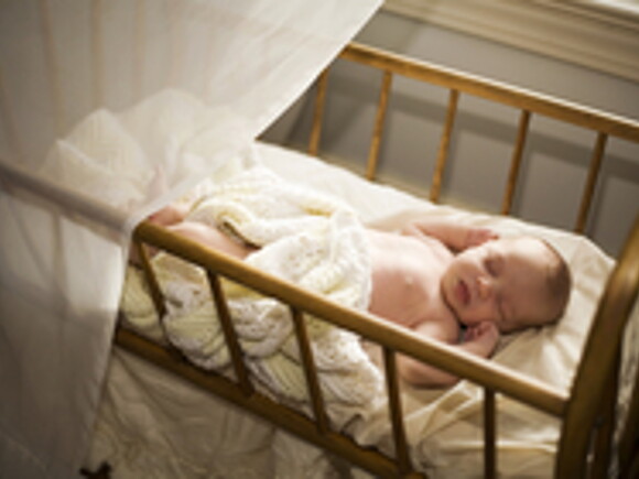 نصائح لسلامة الطفل الرضيع أثناء النوم
