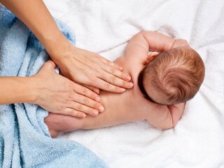 Avoid These Mistakes While Giving Your Baby An Oil Massage!