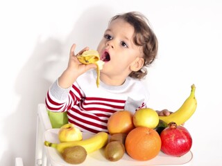 toddler having fruits