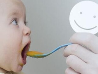 علامات الجوع والشبع عند الطفل بين 6 و12 شهراً