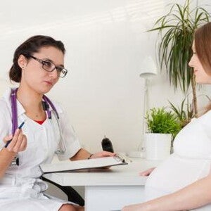 pregnant lady consulting doctor
