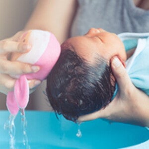How to bathe a newborn
