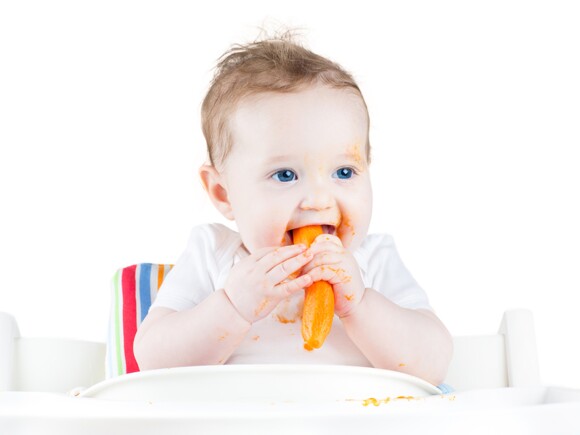 ماذا تُطعمين طفلك في مرحلة التسنين؟