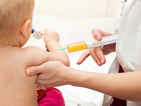 كل ما تحتاجين معرفته عن تطعيم الأطفال