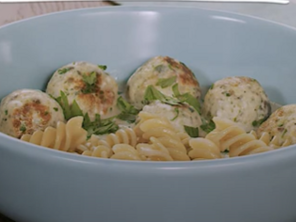 serve chicken ball serve chicken ball